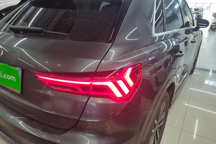 Audi Q3 2021 car image #8