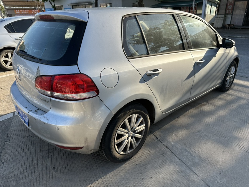 Volkswagen Golf 2012 car image #3
