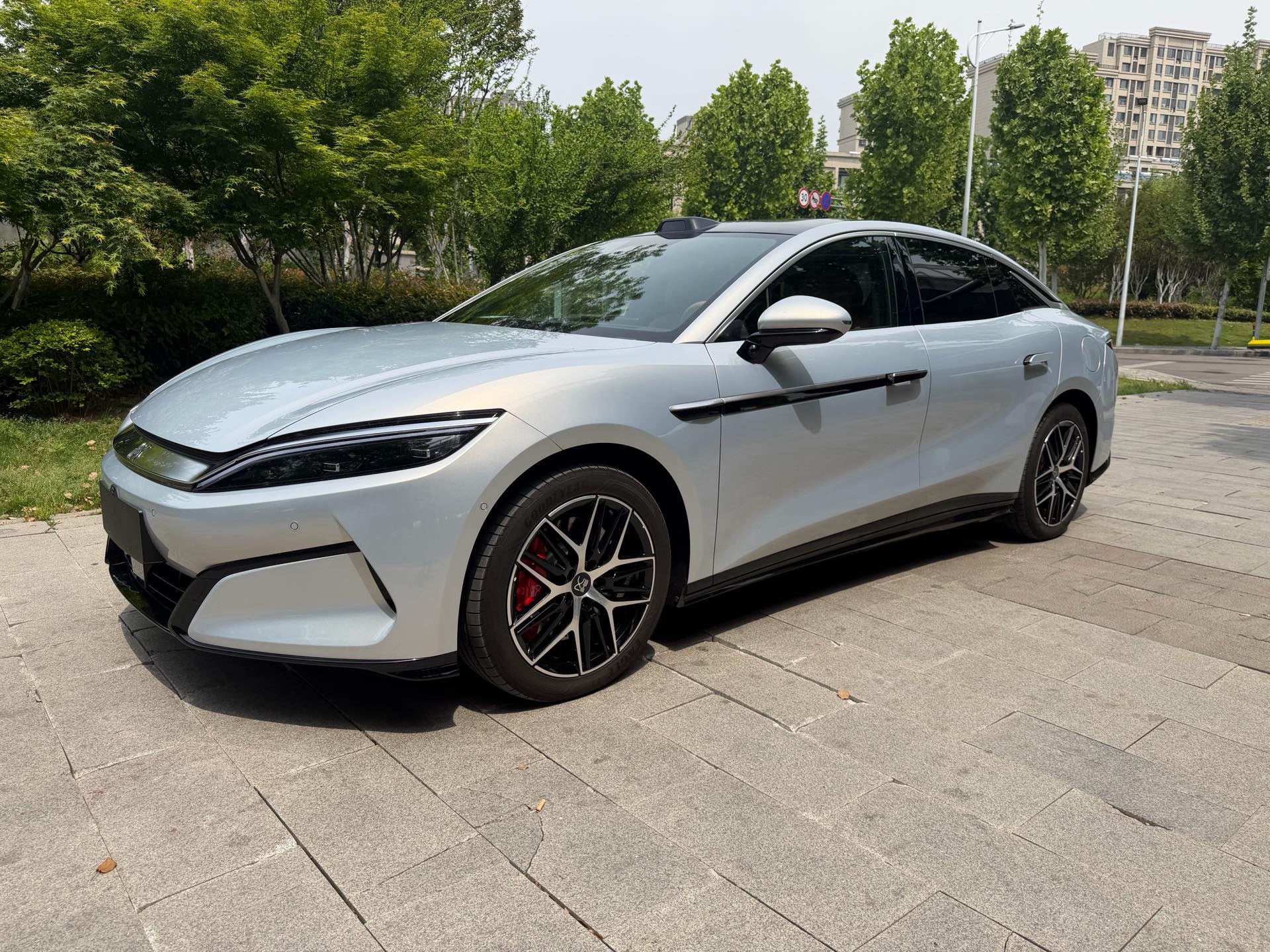 BYD HanL 2025 car image 