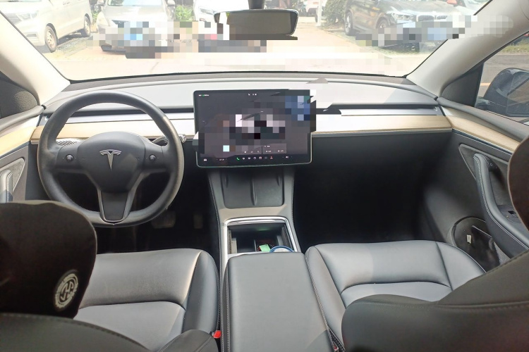Tesla Model Y 2023 car image #12