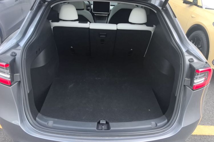 Tesla Model Y 2024 car image #19