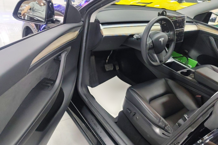 Tesla Model Y 2023 #16 Tesla Model Y 2023 car image #16