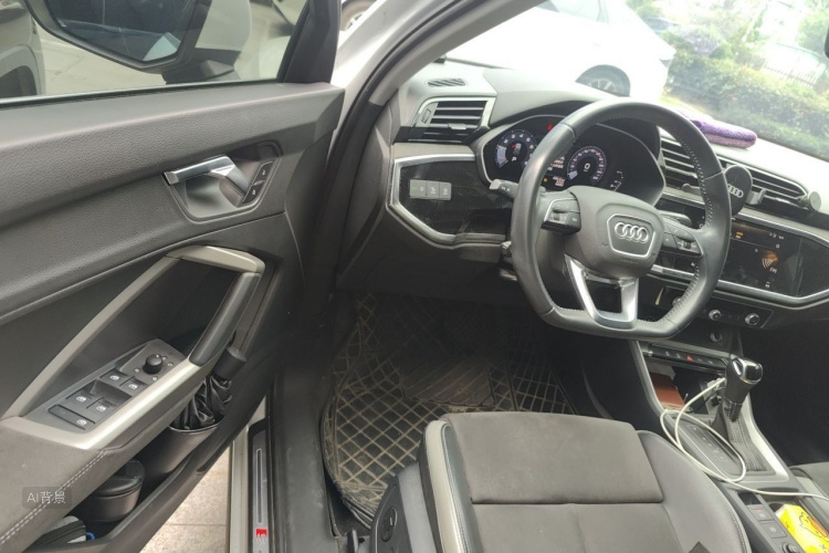 Audi Q3 2021 car image #18