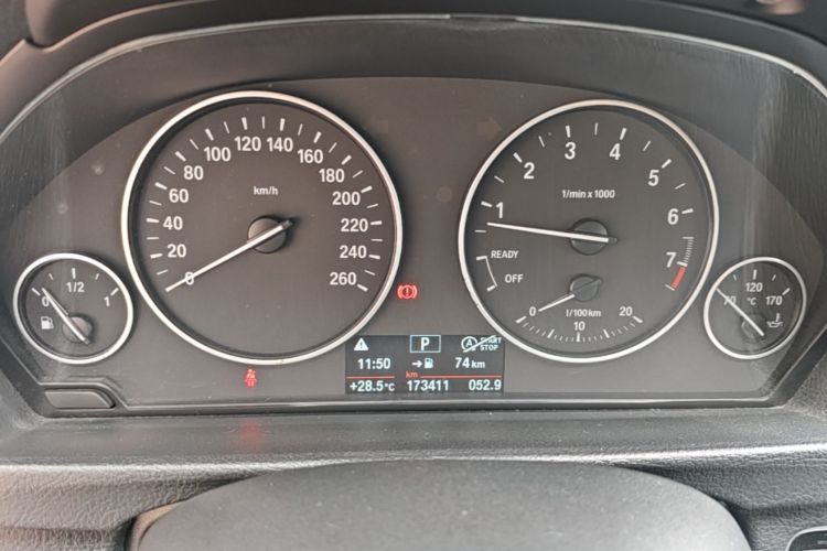 BMW 3 Series 2017 car image #12