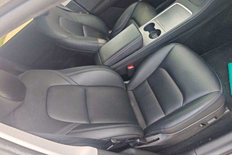 Tesla Model Y 2022 car image #24