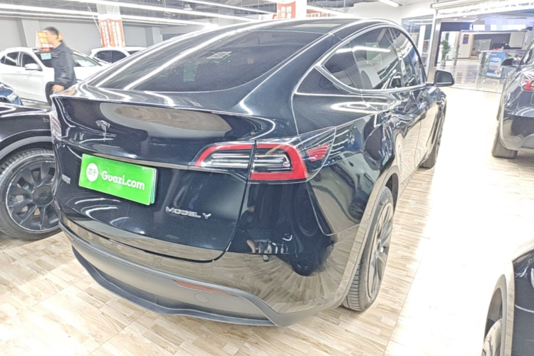 Tesla Model Y 2022 #7 Tesla Model Y 2022 صورة سيارة #7