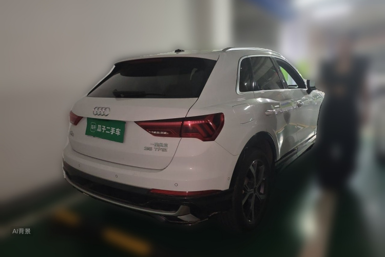 Audi Q3 2023 car image #7