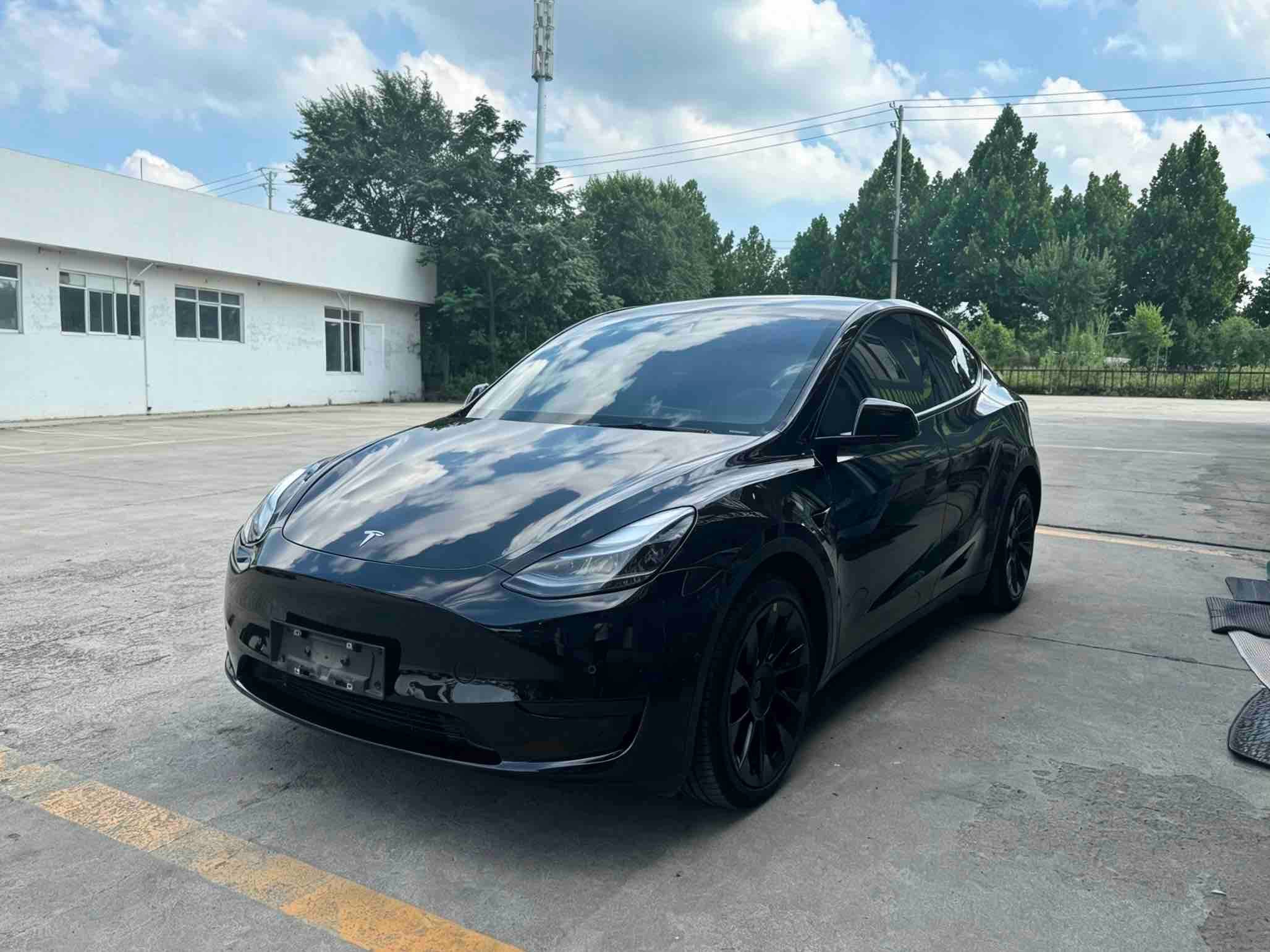 Tesla Model Y 2022 #2 Tesla Model Y 2022 car image #2