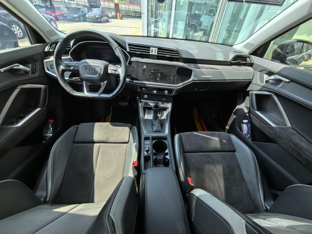 Audi Q3 2019 car image #7