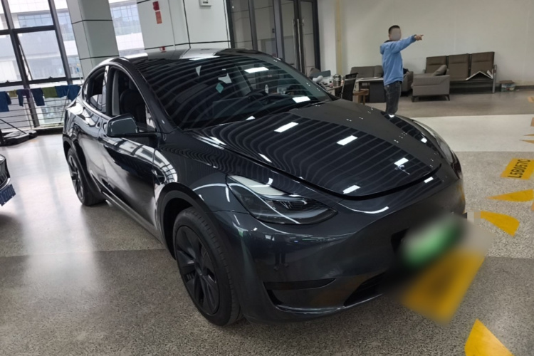 Tesla Model Y 2024 #4 Tesla Model Y 2024 car image #4