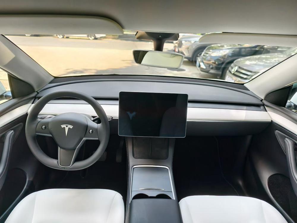 Tesla Model Y 2023 #5 Tesla Model Y 2023 car image #5