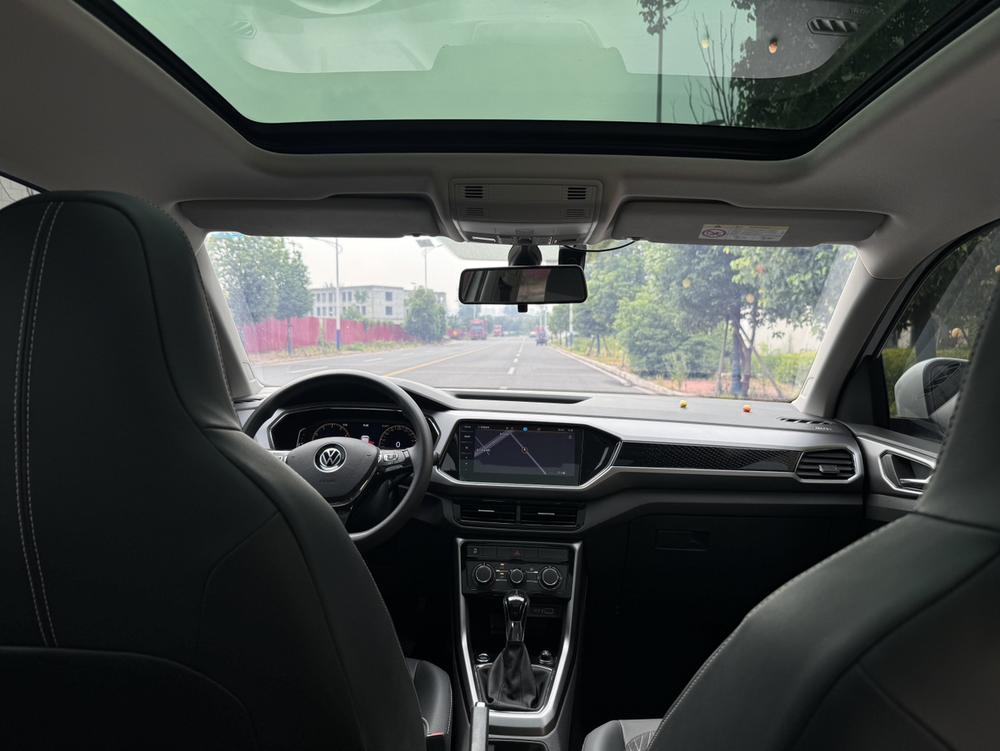 Volkswagen T-Cross 2024 car image #11
