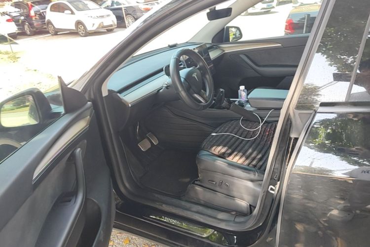 Tesla Model Y 2022 car image #16