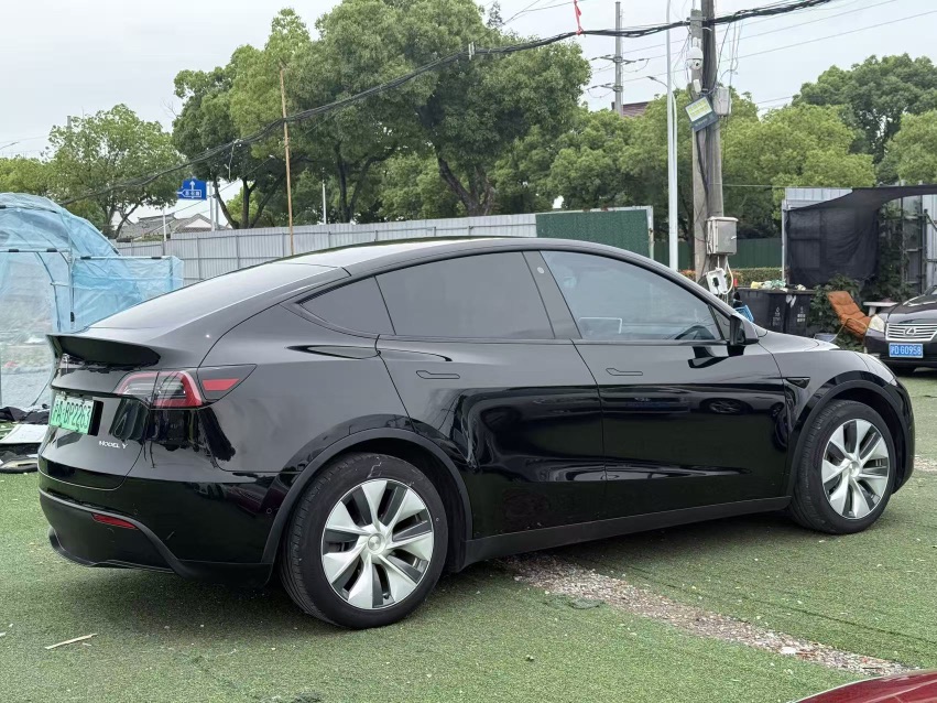 Tesla Model Y 2023 #9 Tesla Model Y 2023 car image #9