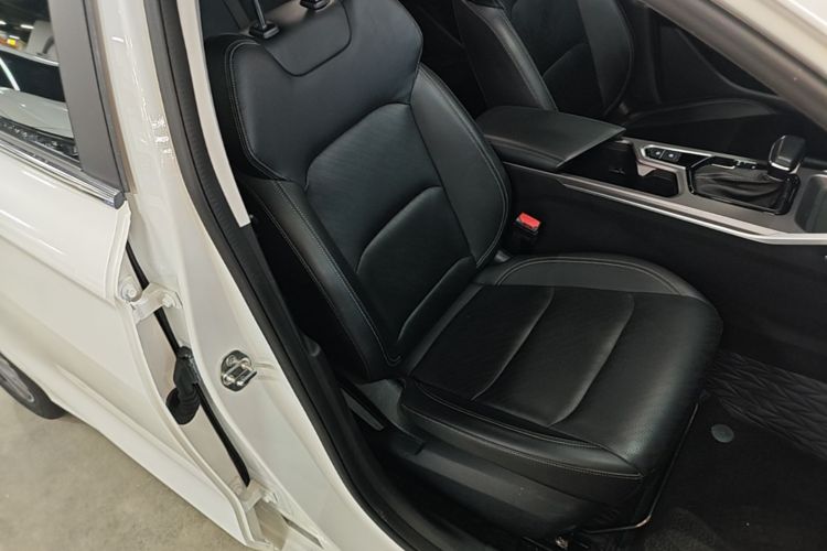 GEELY Emgrand 2021 #24 GEELY Emgrand 2021 car image #24