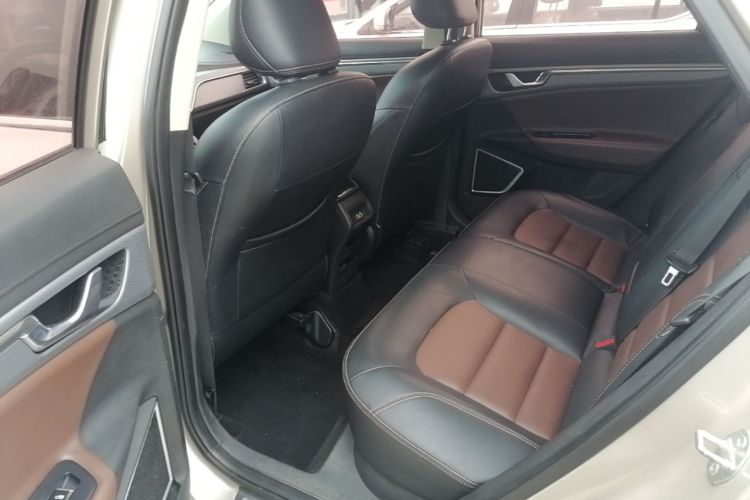 GEELY Emgrand GS 2018 car image #17