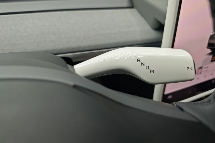 Tesla Model Y 2024 #14 Tesla Model Y 2024 image de voiture #14