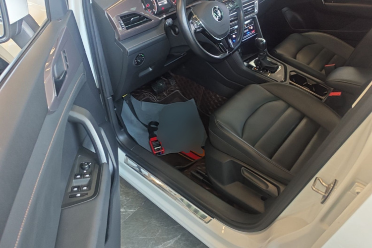 Volkswagen Tharu 2021 car image #16