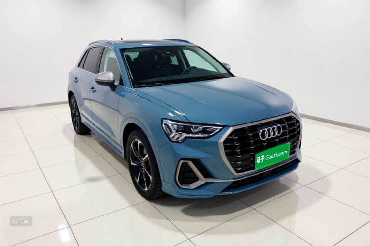 Audi Q3 2022 car image #4