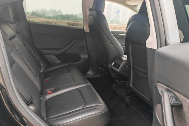 Tesla Model Y 2021 immagine di auto #16