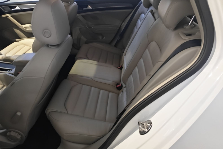 Volkswagen Golf 2016 car image #17