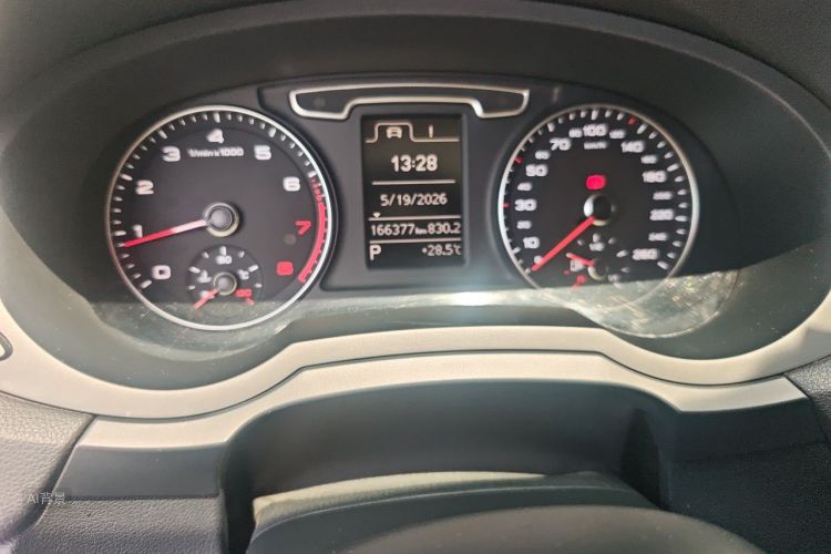 Audi Q3 2015 immagine di auto #13