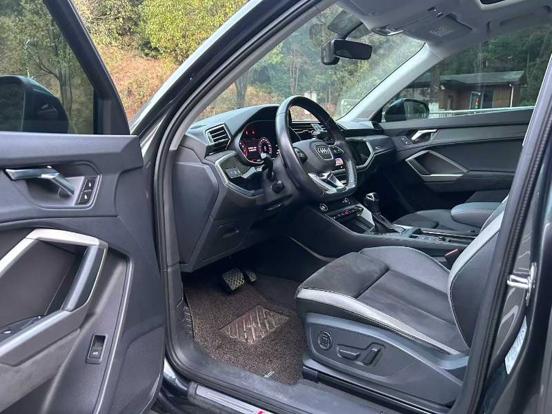 Audi Q3 2021 car image #6