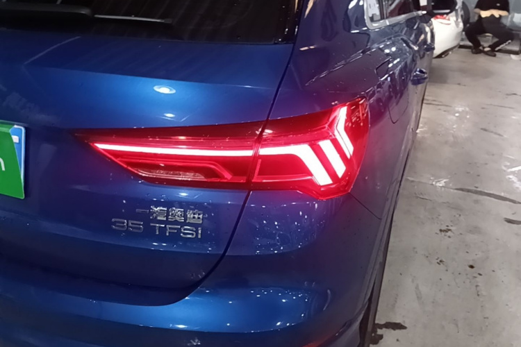 Audi Q3 2021 car image #8