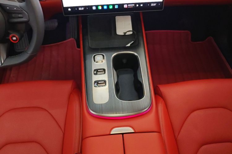 MI SU7 2024 immagine di auto #18