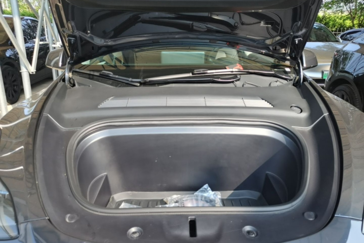 Tesla Model Y 2024 immagine di auto #20