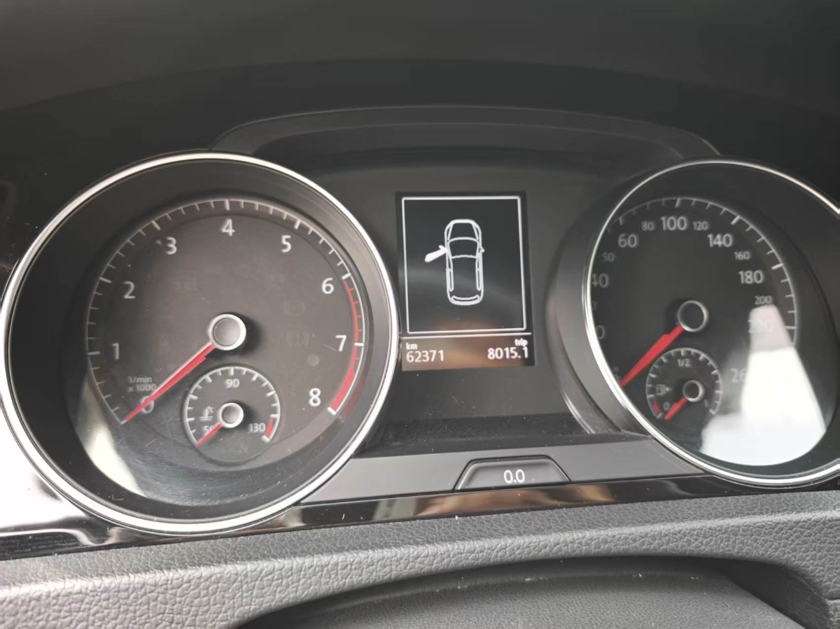 Volkswagen Golf 2018 car image #3