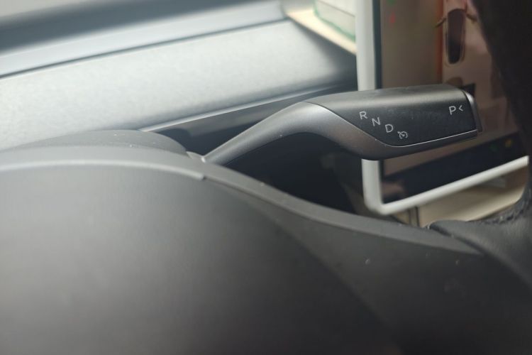 Tesla Model Y 2024 #14 Tesla Model Y 2024 car image #14