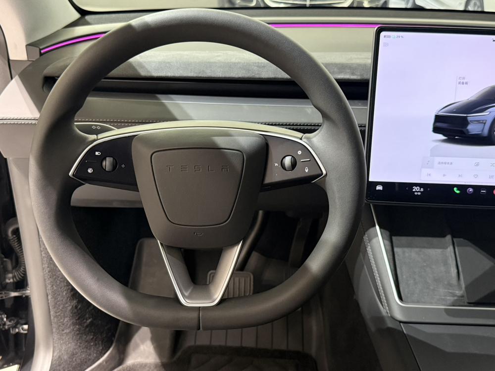 Tesla Model Y 2025 #13 Tesla Model Y 2025 car image #13