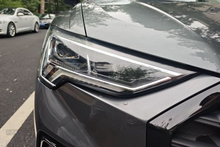 Audi Q3 2021 car image #8