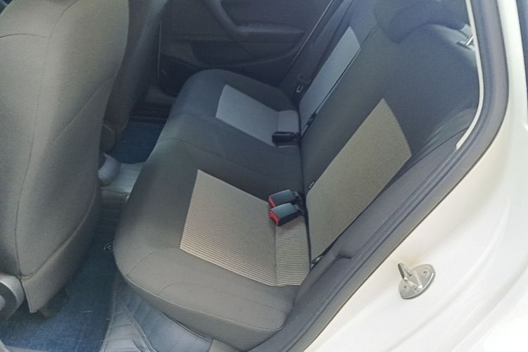 Volkswagen Polo 2018 car image #17