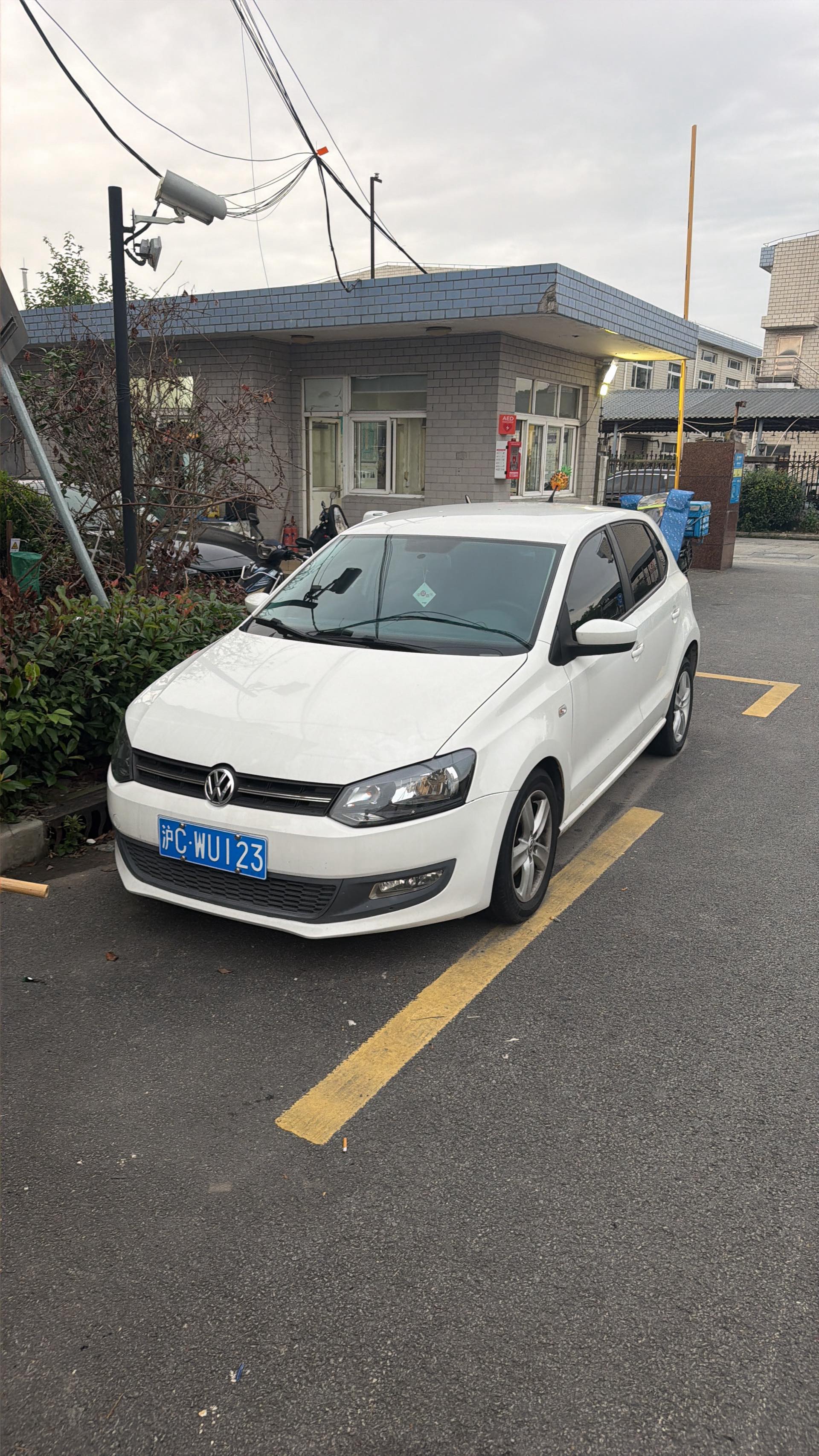 Volkswagen Polo 2012 car image 