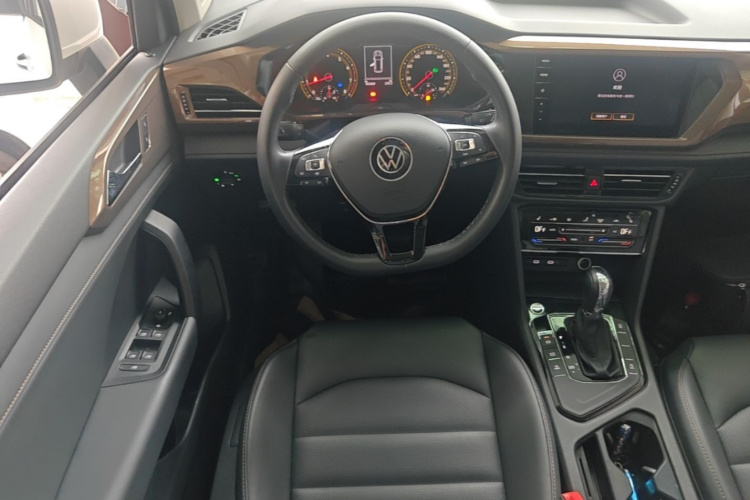 Volkswagen Tharu 2021 car image #15