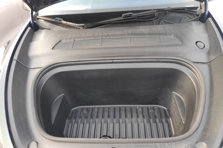 Tesla Model Y 2022 car image #22