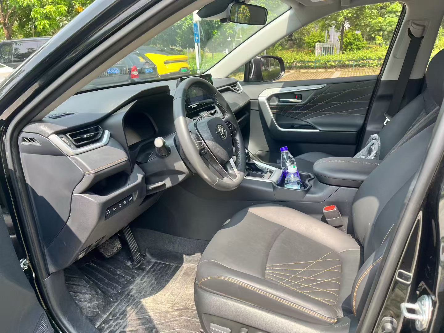 Toyota RAV4 2024 صورة سيارة #2