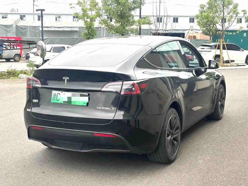 Tesla Model Y 2024 #9 Tesla Model Y 2024 car image #9
