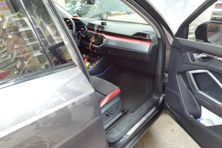 Audi Q3 2020 car image #25