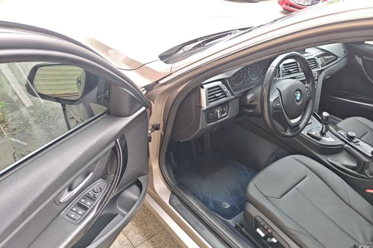 BMW 3 Series 2017 car image #16