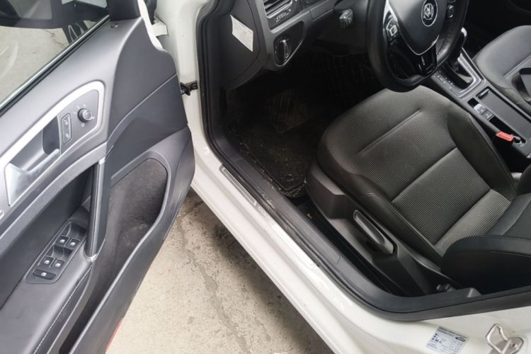 Volkswagen Golf 2020 car image #16