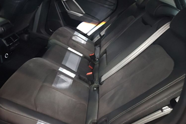 Audi Q3 2022 car image #17
