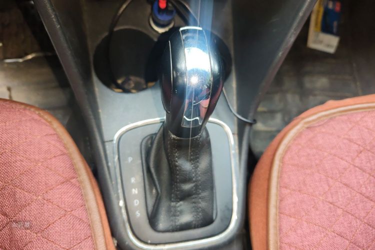 Volkswagen Polo 2016 car image #16