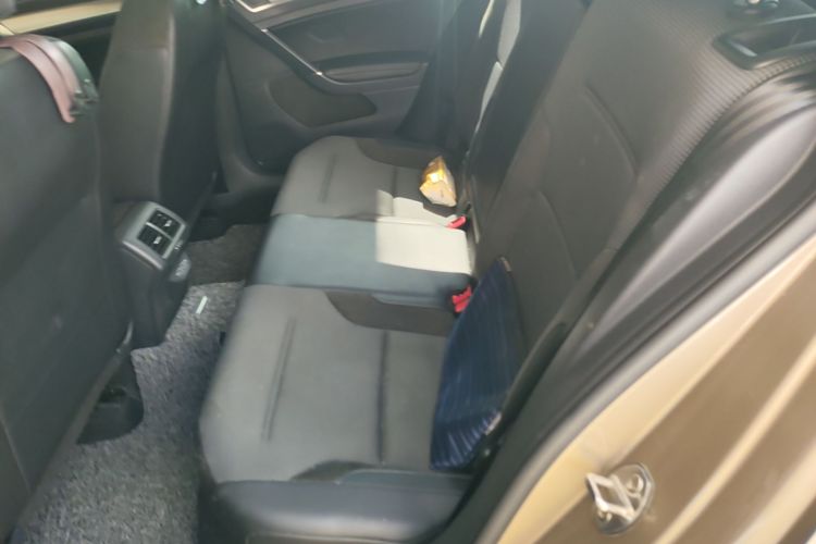 Volkswagen Golf 2019 car image #17