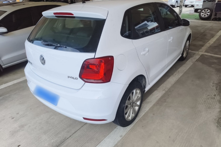 Volkswagen Polo 2015 car image #5