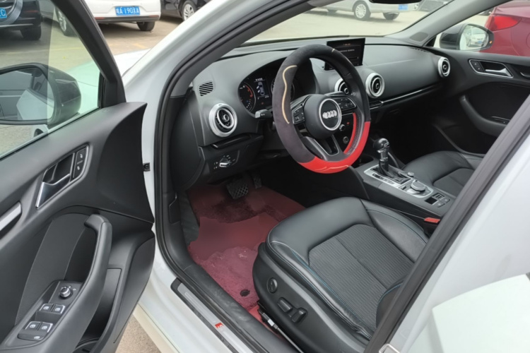 Audi A3 2018 car image #16