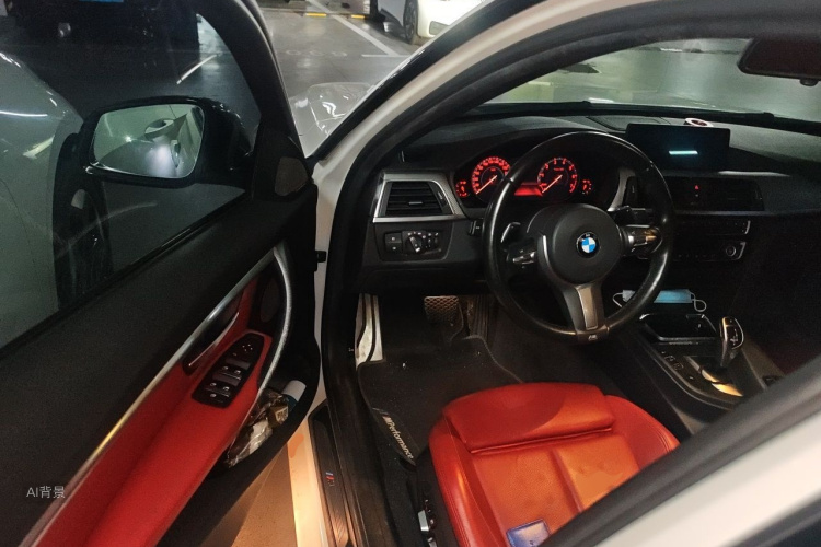 BMW 3 Series 2019 car image #18