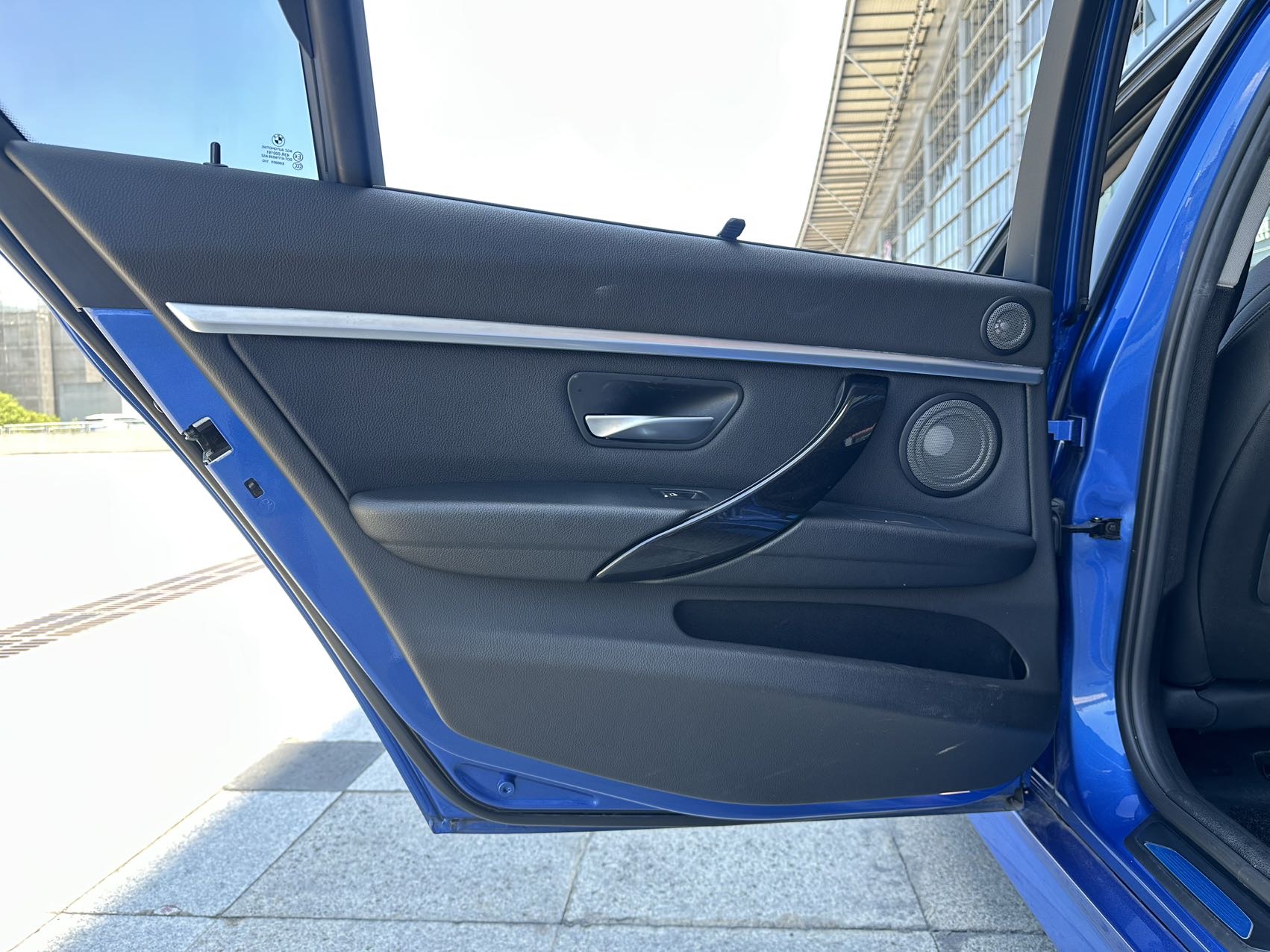 BMW 3 Series 2018 car image #23